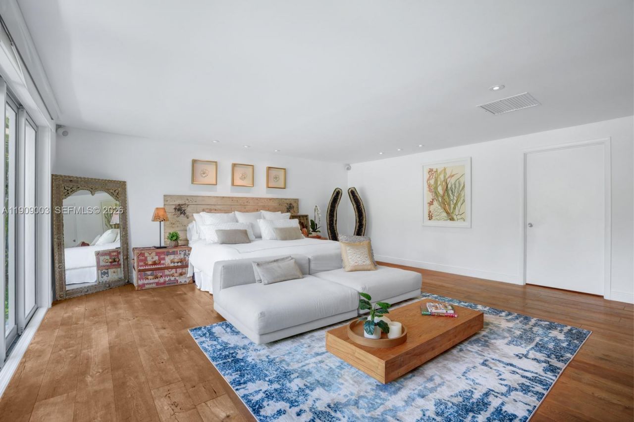 575 Hibiscus Ln, Miami, FL 33137 Photo