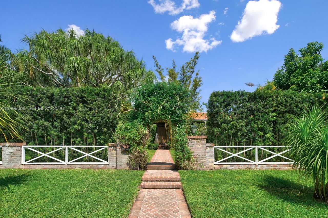 575 Hibiscus Ln, Miami, FL 33137 Photo