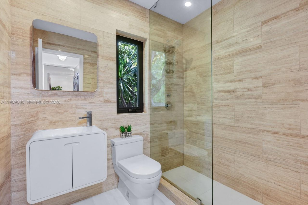 575 Hibiscus Ln, Miami, FL 33137 Photo