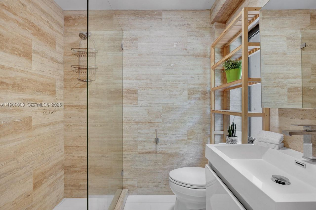 575 Hibiscus Ln, Miami, FL 33137 Photo