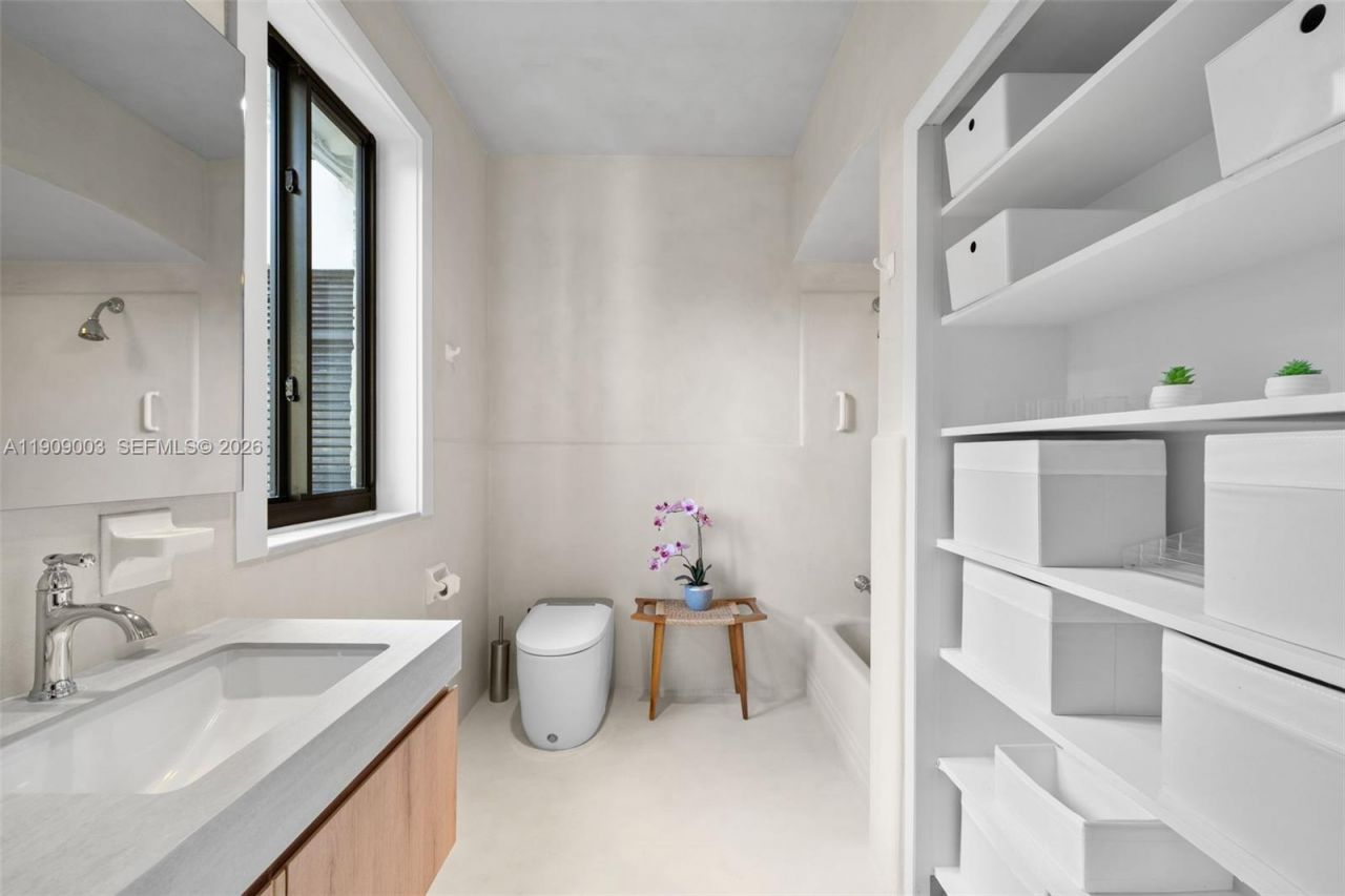 575 Hibiscus Ln, Miami, FL 33137 Photo