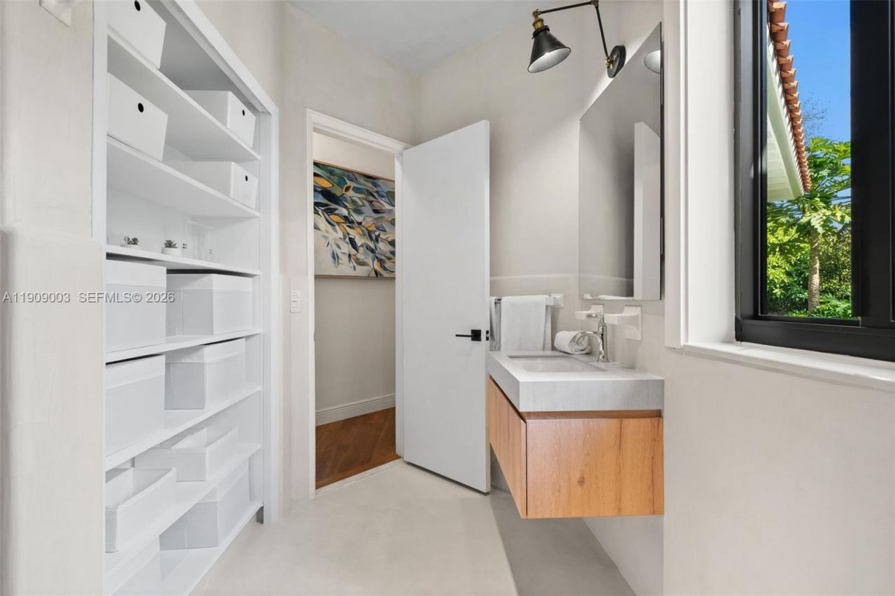 575 Hibiscus Ln, Miami, FL 33137 Photo