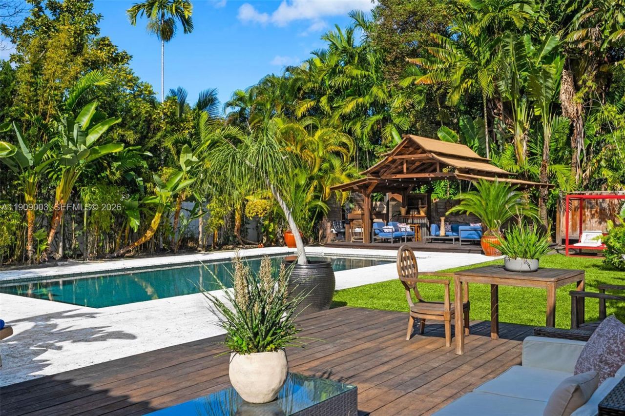 575 Hibiscus Ln, Miami, FL 33137 Photo