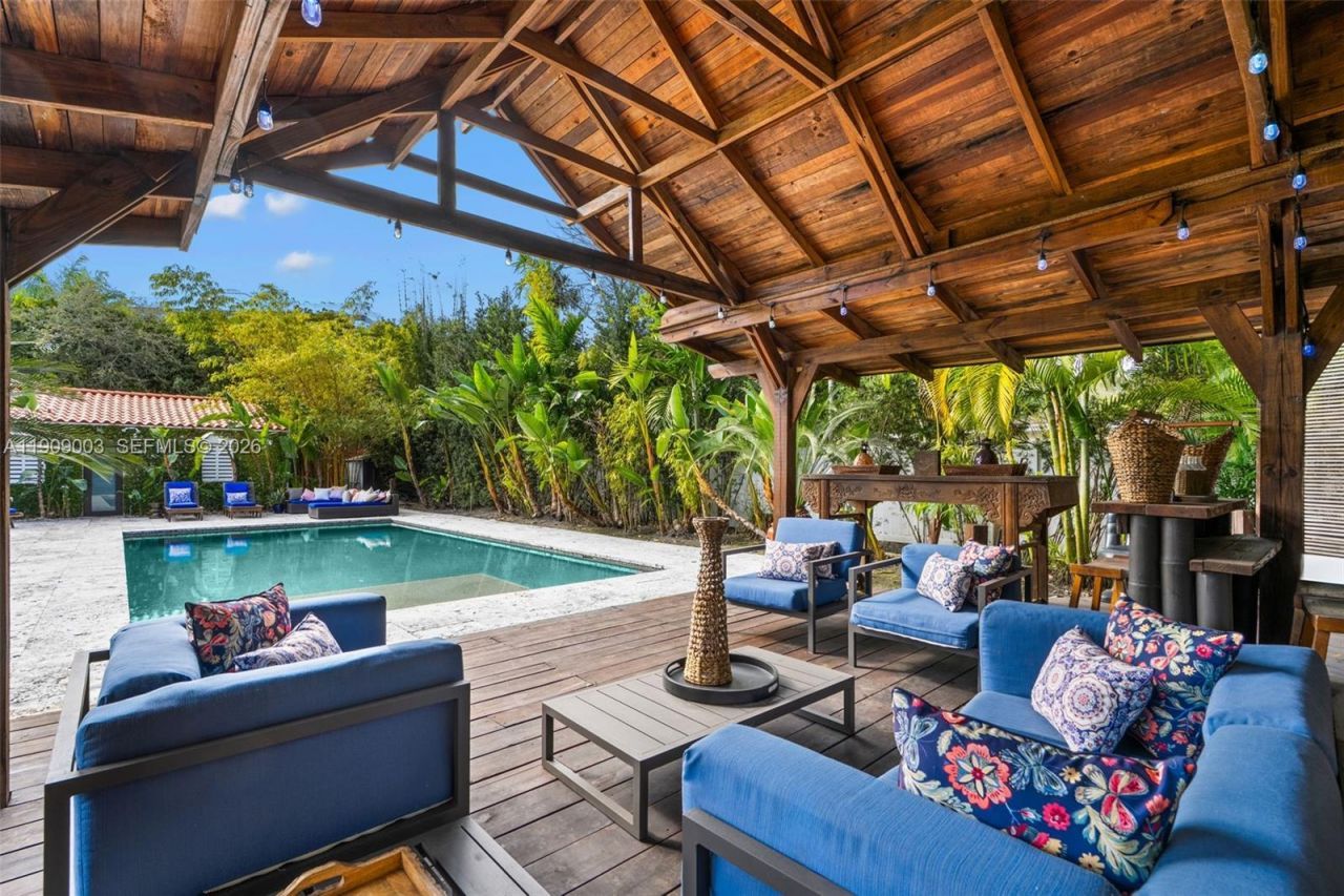 575 Hibiscus Ln, Miami, FL 33137 Photo