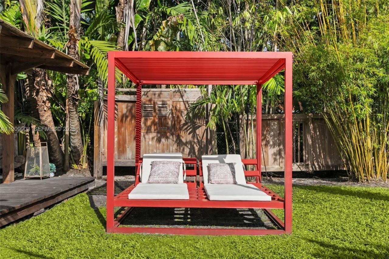 575 Hibiscus Ln, Miami, FL 33137 Photo