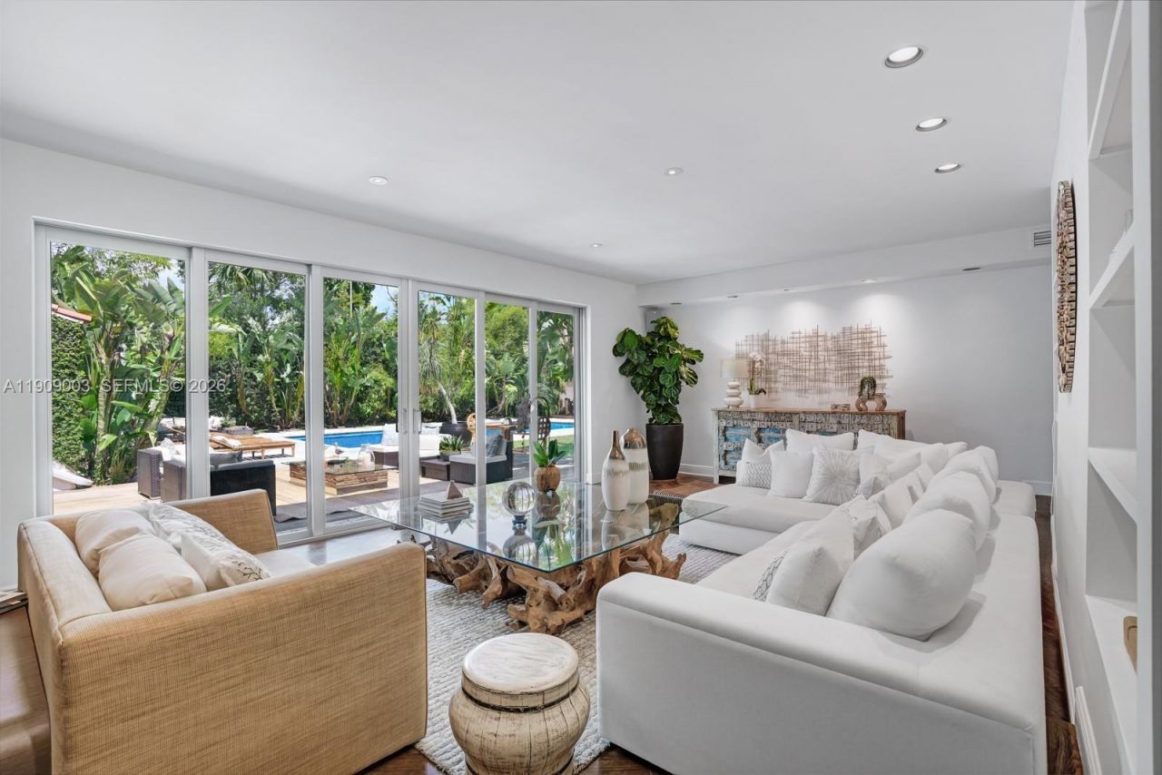 575 Hibiscus Ln, Miami, FL 33137 Photo