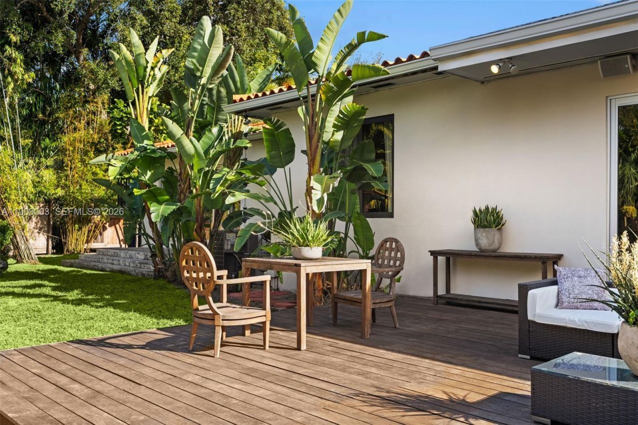 575 Hibiscus Ln, Miami, FL 33137 Photo