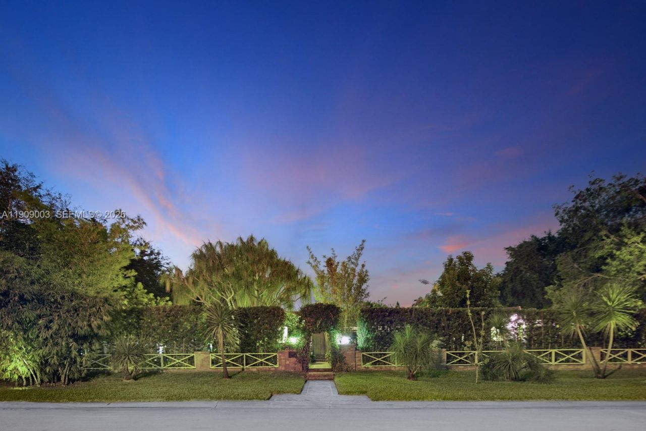 575 Hibiscus Ln, Miami, FL 33137 Photo