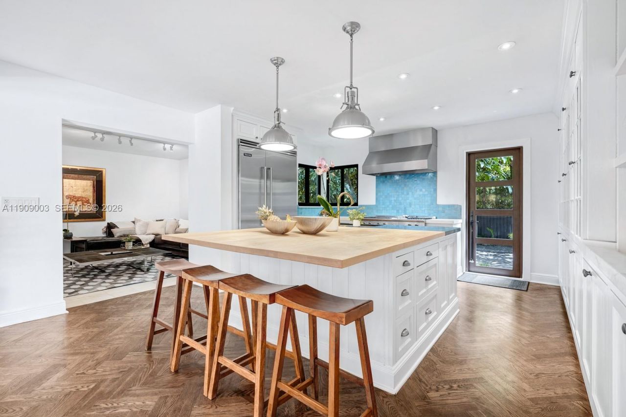 575 Hibiscus Ln, Miami, FL 33137 Photo