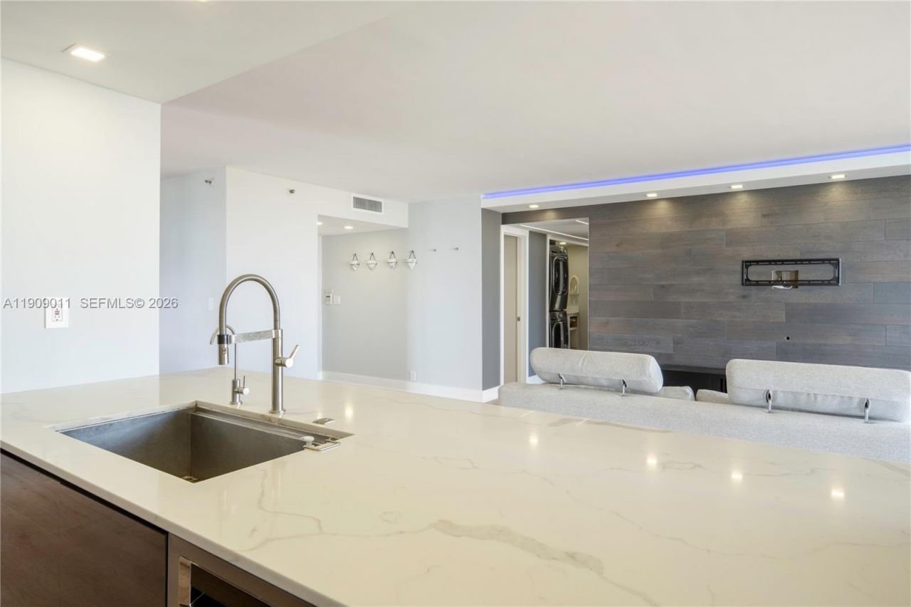 4000 Towerside Ter, Unit 1901, Miami, FL 33138 Photo