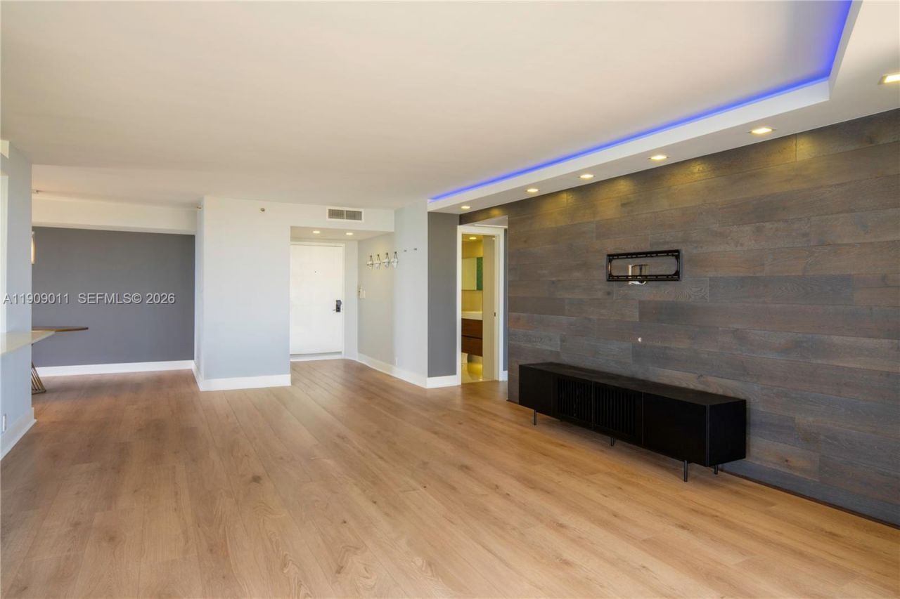 4000 Towerside Ter, Unit 1901, Miami, FL 33138 Photo