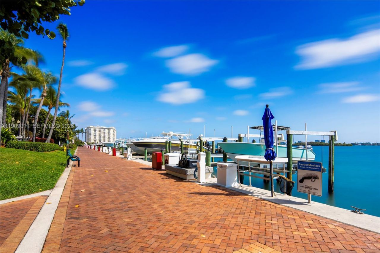 4000 Towerside Ter, Unit 1901, Miami, FL 33138 Photo