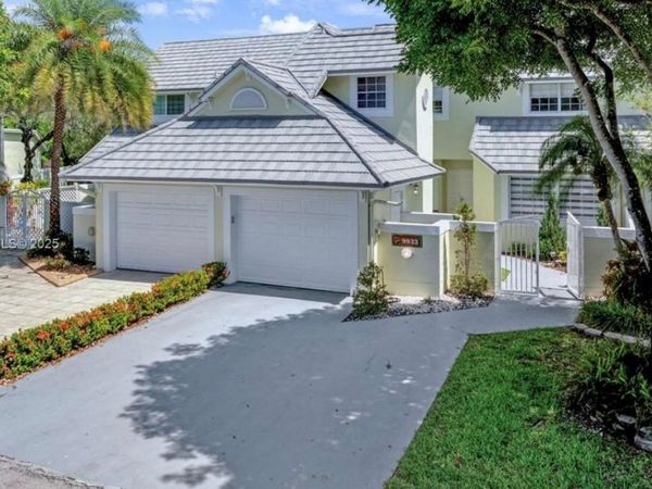 9933 NW 49th Ter, Doral, FL 33178