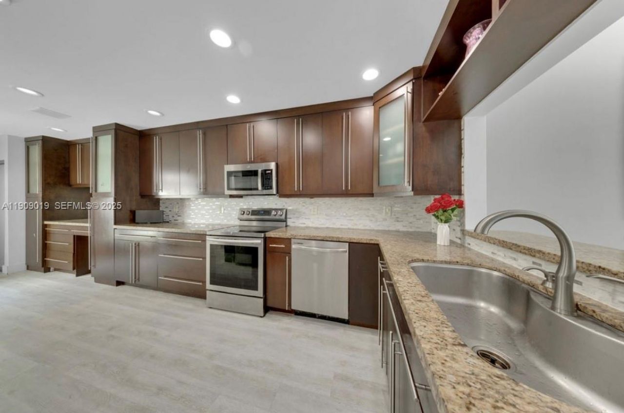 9933 NW 49th Ter, Doral, FL 33178 Photo