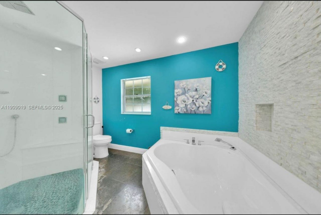 9933 NW 49th Ter, Doral, FL 33178 Photo