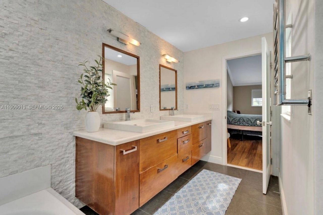 9933 NW 49th Ter, Doral, FL 33178 Photo