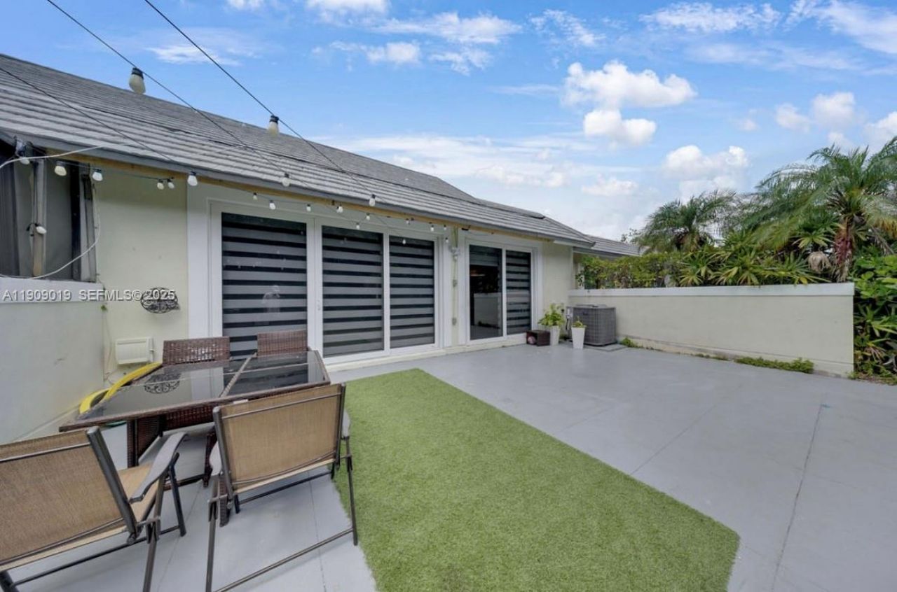 9933 NW 49th Ter, Doral, FL 33178 Photo