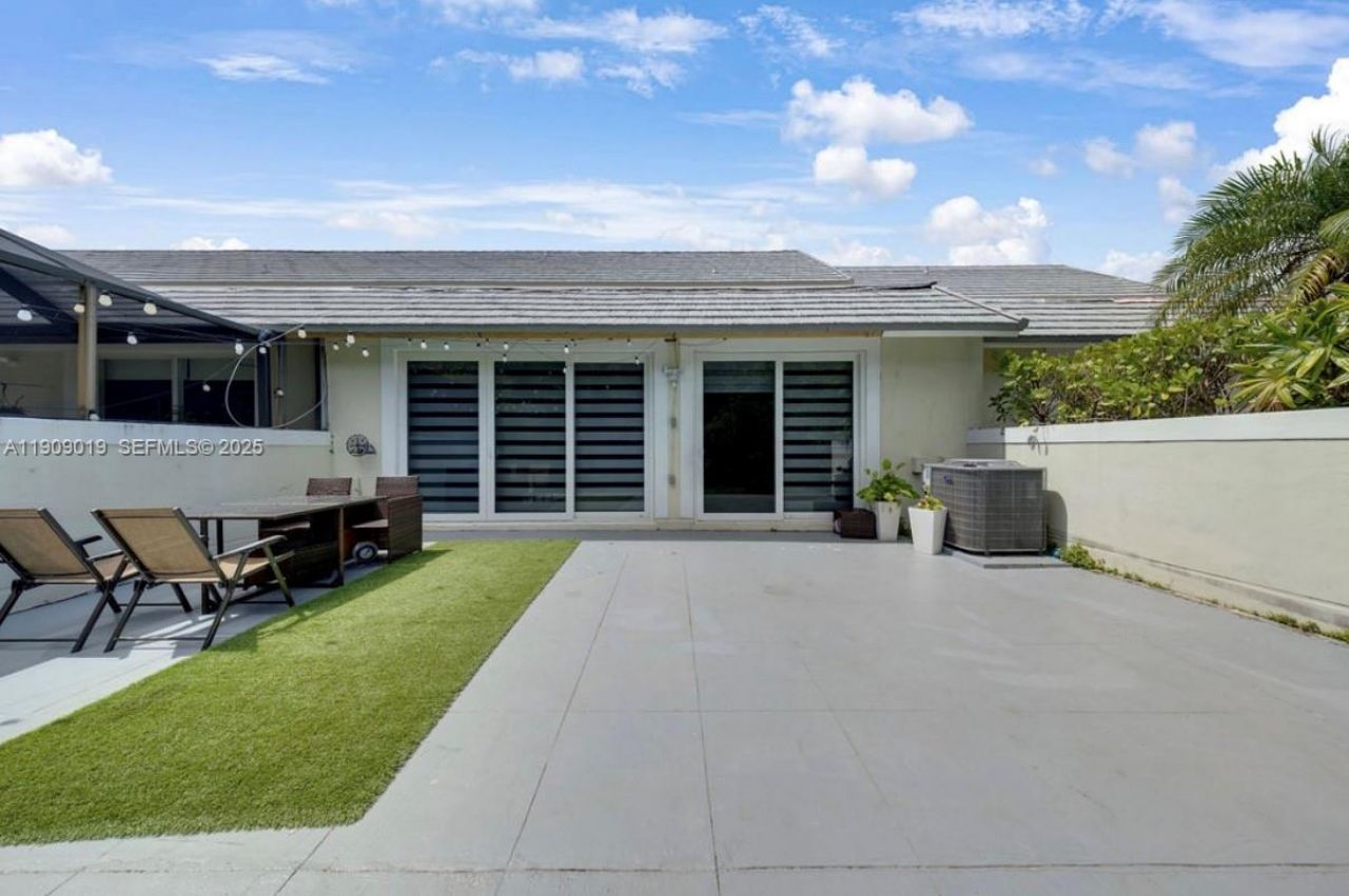 9933 NW 49th Ter, Doral, FL 33178 Photo