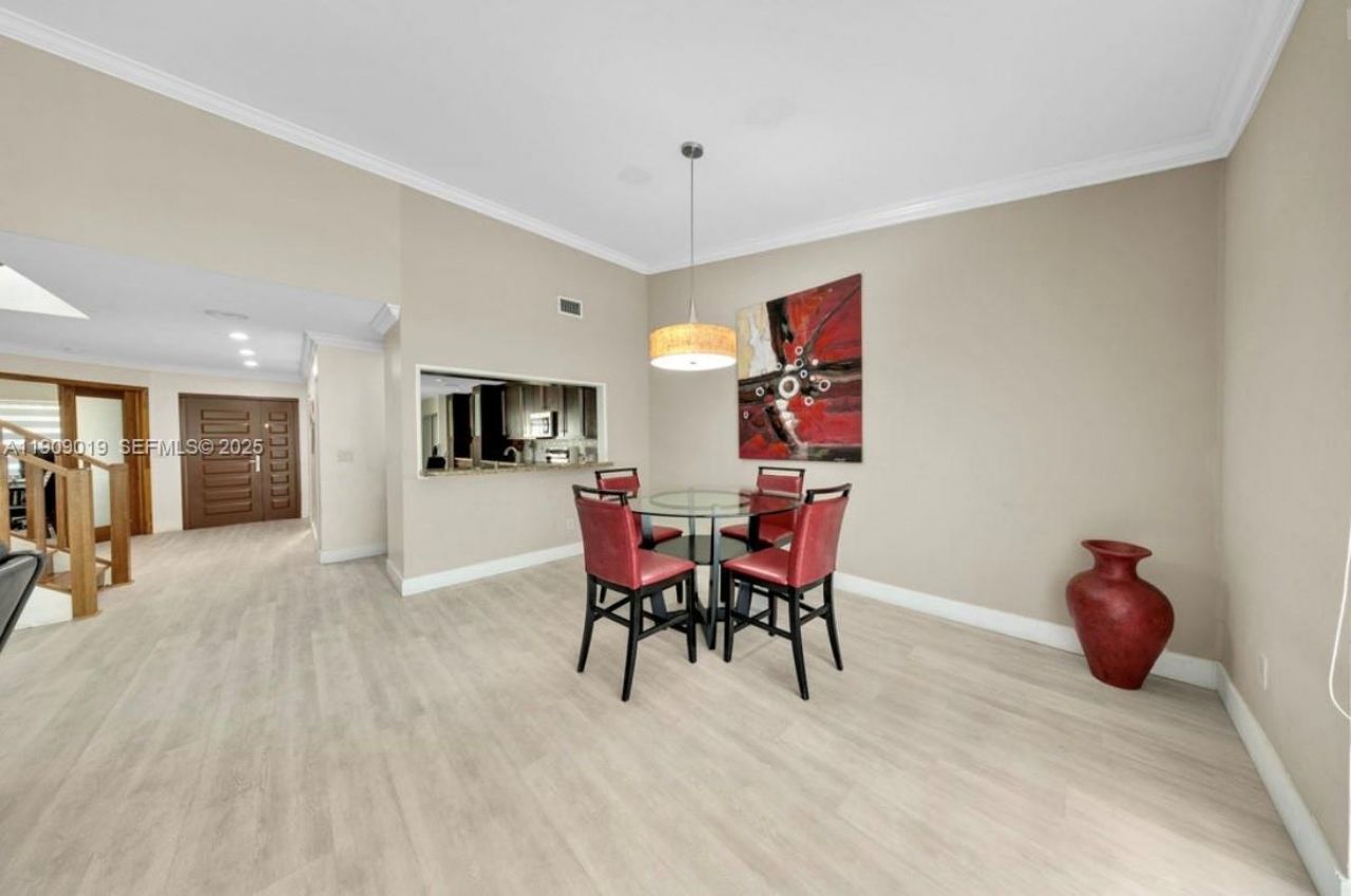 9933 NW 49th Ter, Doral, FL 33178 Photo