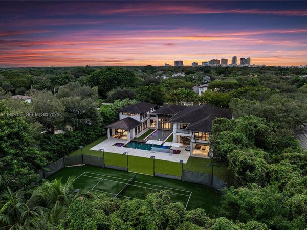 8961 SW 62nd Ct, Pinecrest, FL 33156