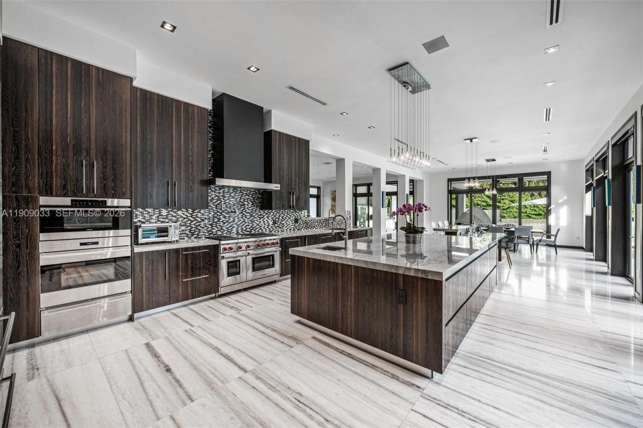 8961 SW 62nd Ct, Pinecrest, FL 33156 Photo