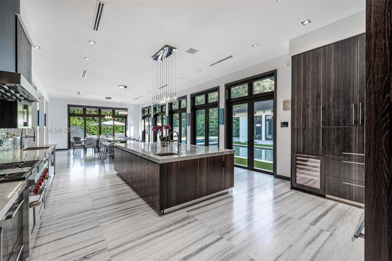 8961 SW 62nd Ct, Pinecrest, FL 33156 Photo