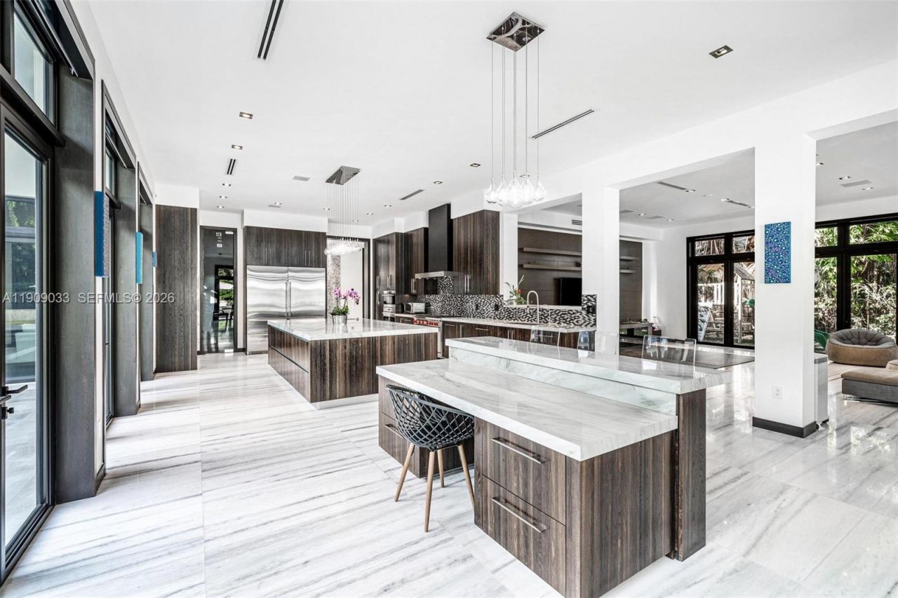 8961 SW 62nd Ct, Pinecrest, FL 33156 Photo