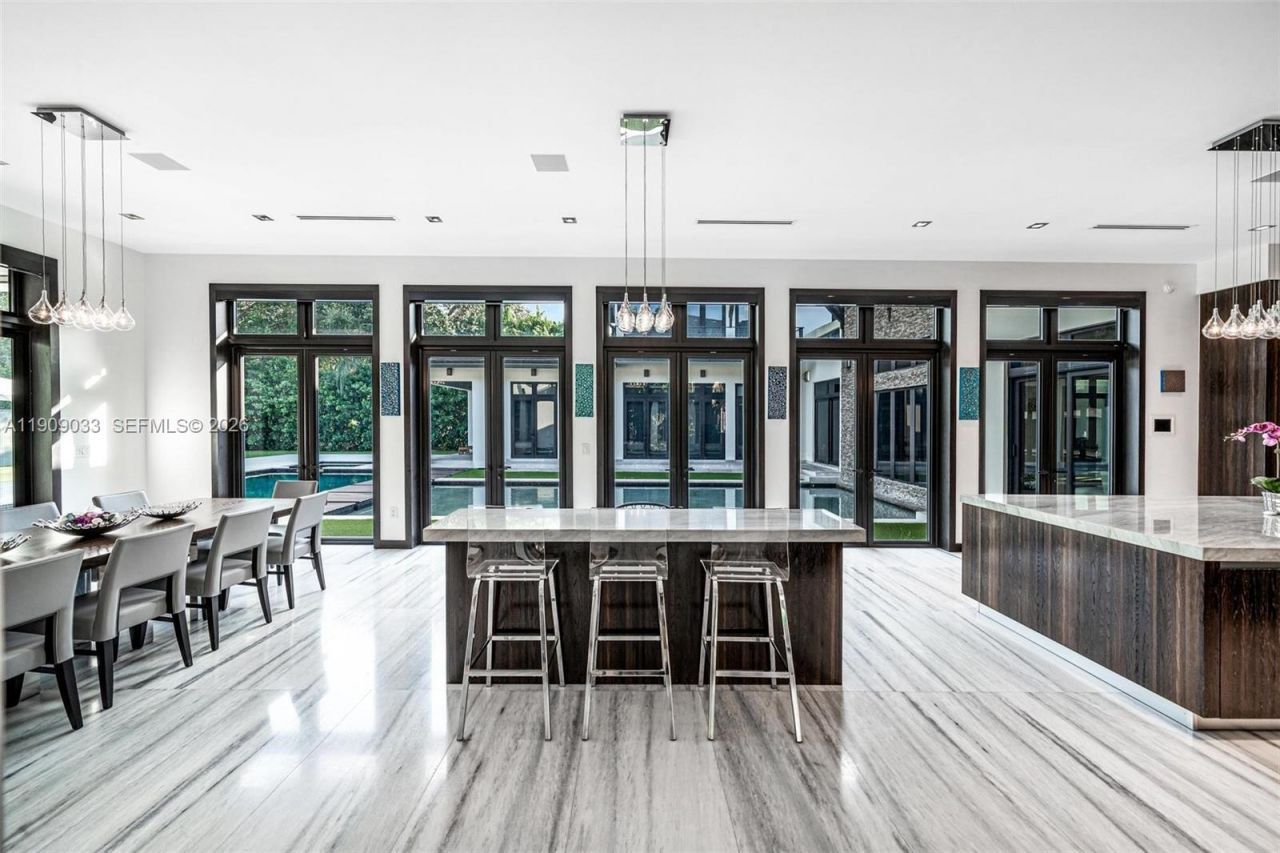 8961 SW 62nd Ct, Pinecrest, FL 33156 Photo