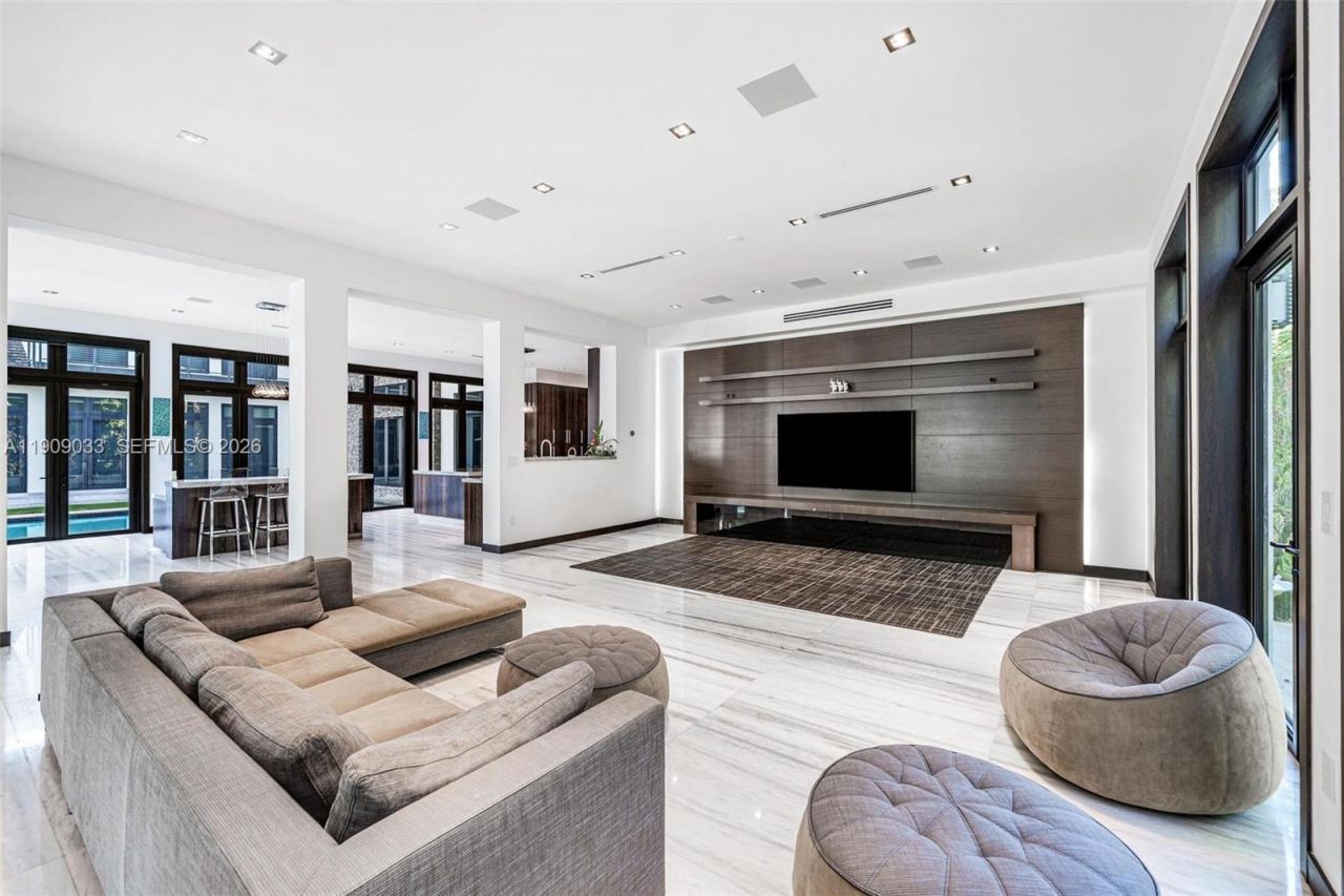 8961 SW 62nd Ct, Pinecrest, FL 33156 Photo