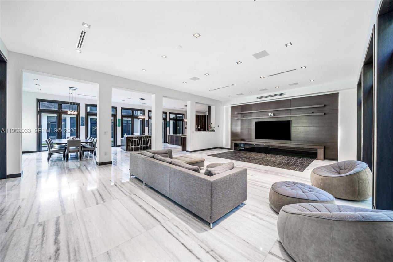 8961 SW 62nd Ct, Pinecrest, FL 33156 Photo