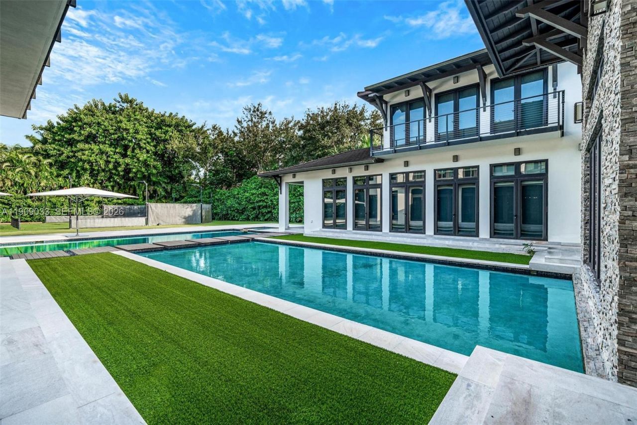 8961 SW 62nd Ct, Pinecrest, FL 33156 Photo