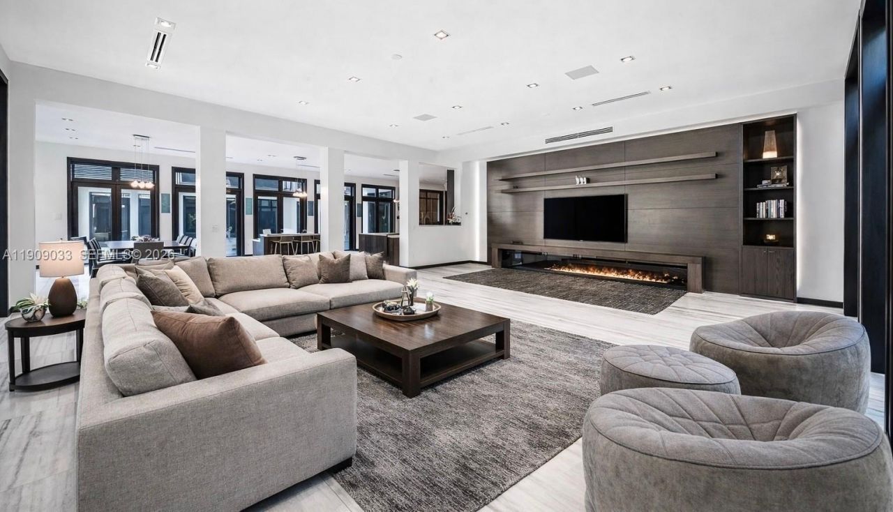 8961 SW 62nd Ct, Pinecrest, FL 33156 Photo