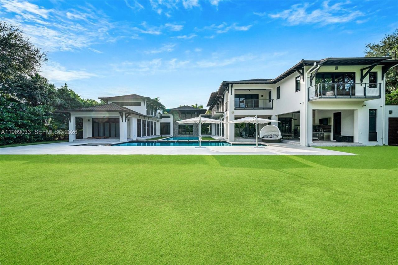 8961 SW 62nd Ct, Pinecrest, FL 33156 Photo