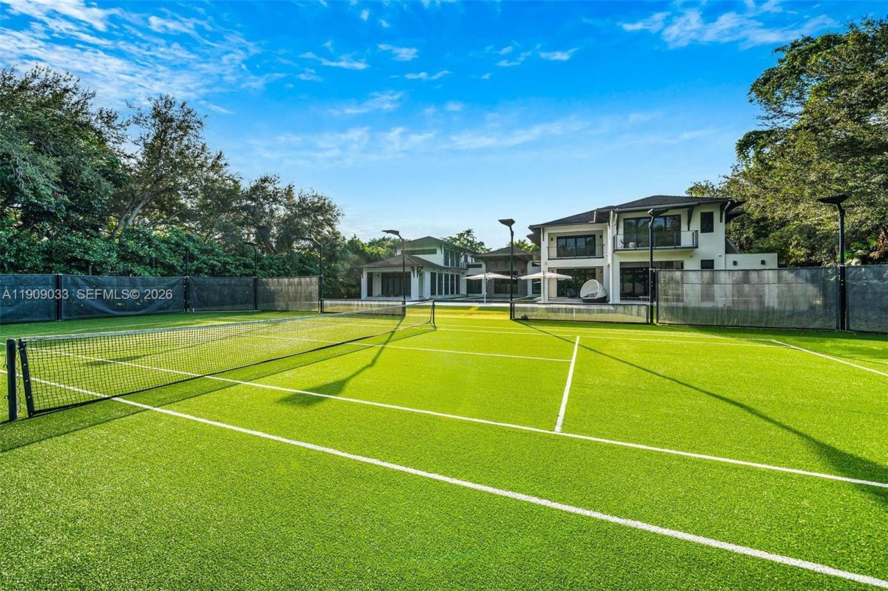 8961 SW 62nd Ct, Pinecrest, FL 33156 Photo