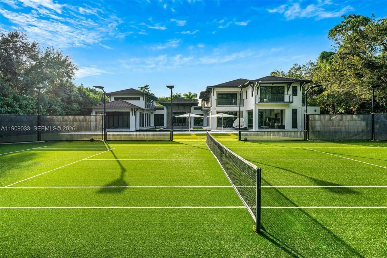 8961 SW 62nd Ct, Pinecrest, FL 33156 Photo