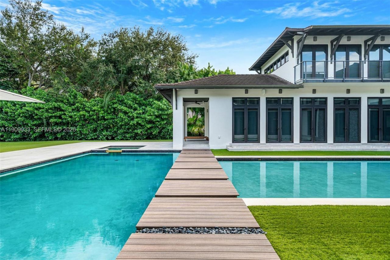 8961 SW 62nd Ct, Pinecrest, FL 33156 Photo