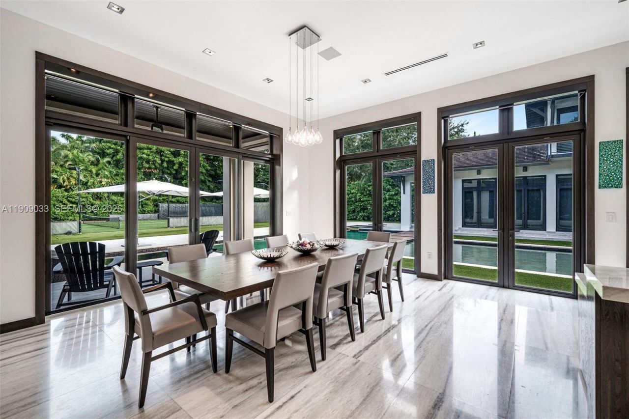 8961 SW 62nd Ct, Pinecrest, FL 33156 Photo