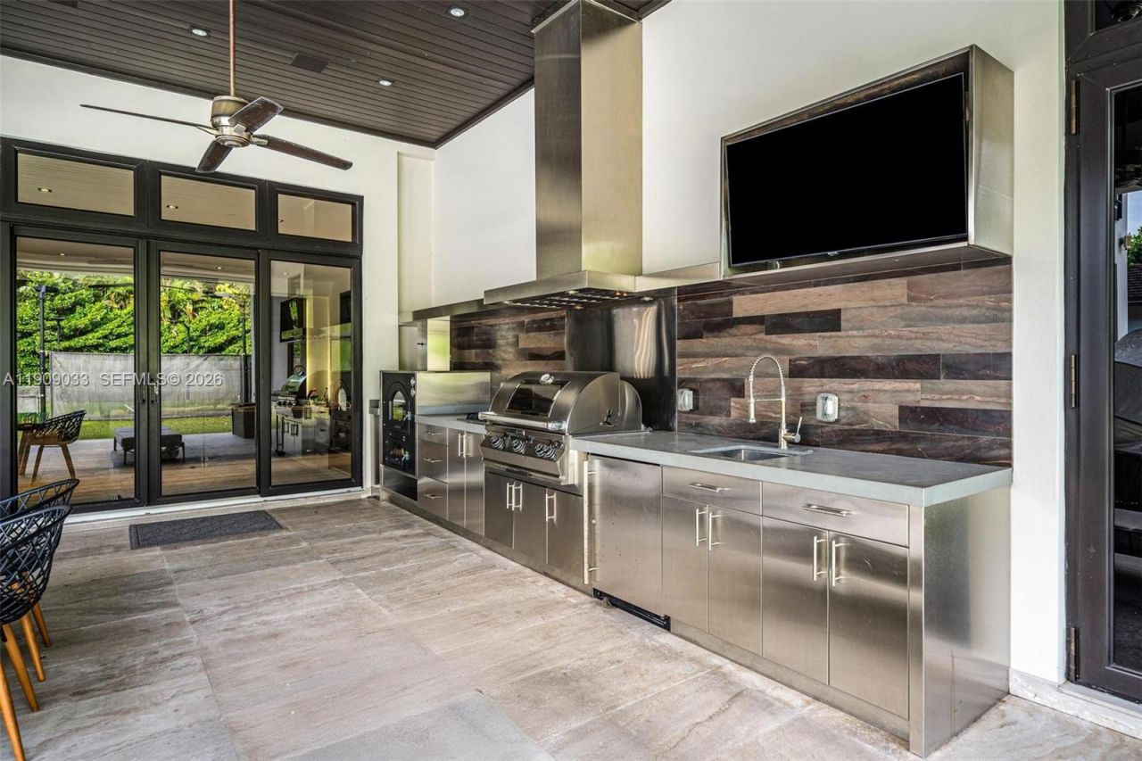 8961 SW 62nd Ct, Pinecrest, FL 33156 Photo