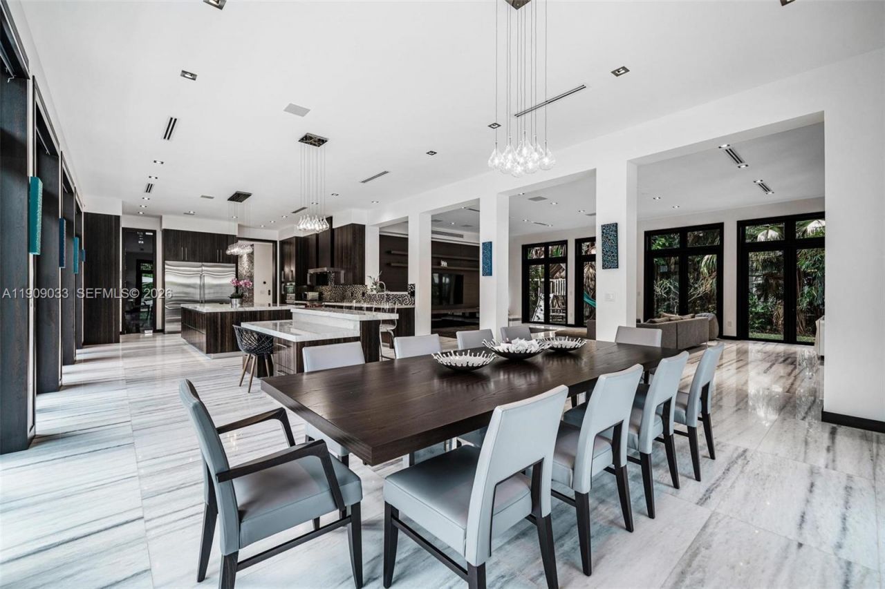 8961 SW 62nd Ct, Pinecrest, FL 33156 Photo