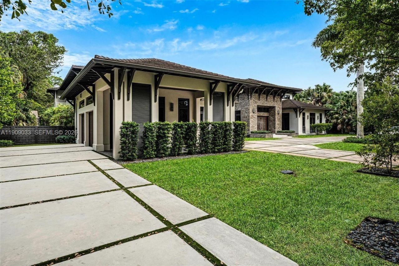 8961 SW 62nd Ct, Pinecrest, FL 33156 Photo