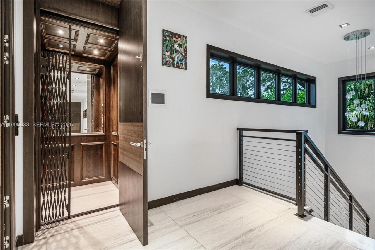 8961 SW 62nd Ct, Pinecrest, FL 33156 Photo