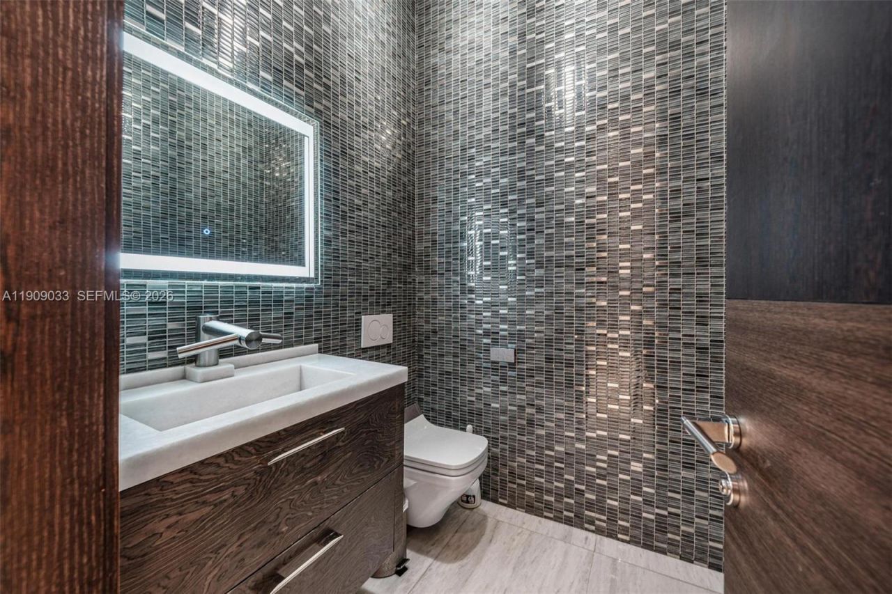 8961 SW 62nd Ct, Pinecrest, FL 33156 Photo