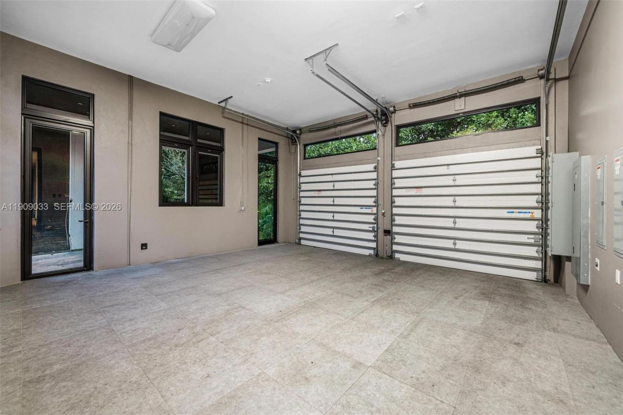 8961 SW 62nd Ct, Pinecrest, FL 33156 Photo