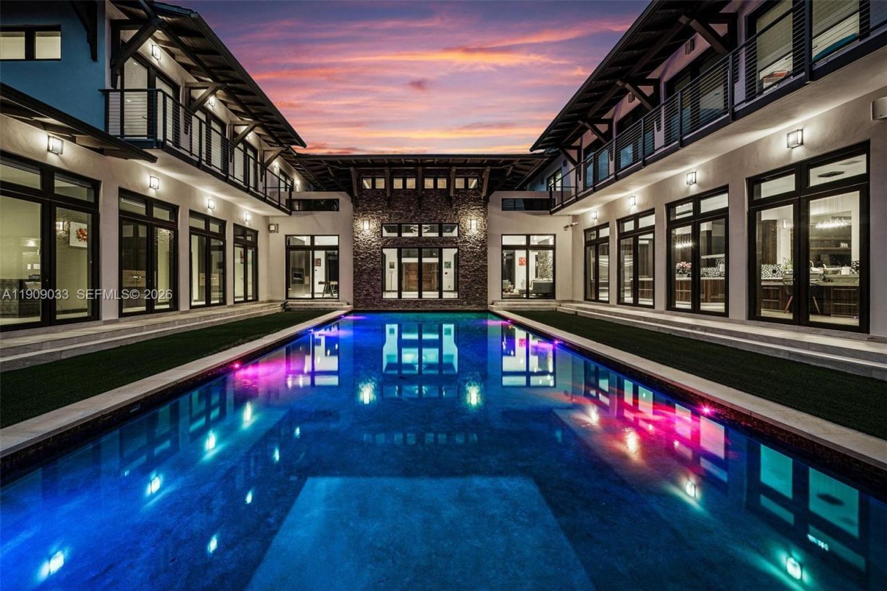 8961 SW 62nd Ct, Pinecrest, FL 33156 Photo