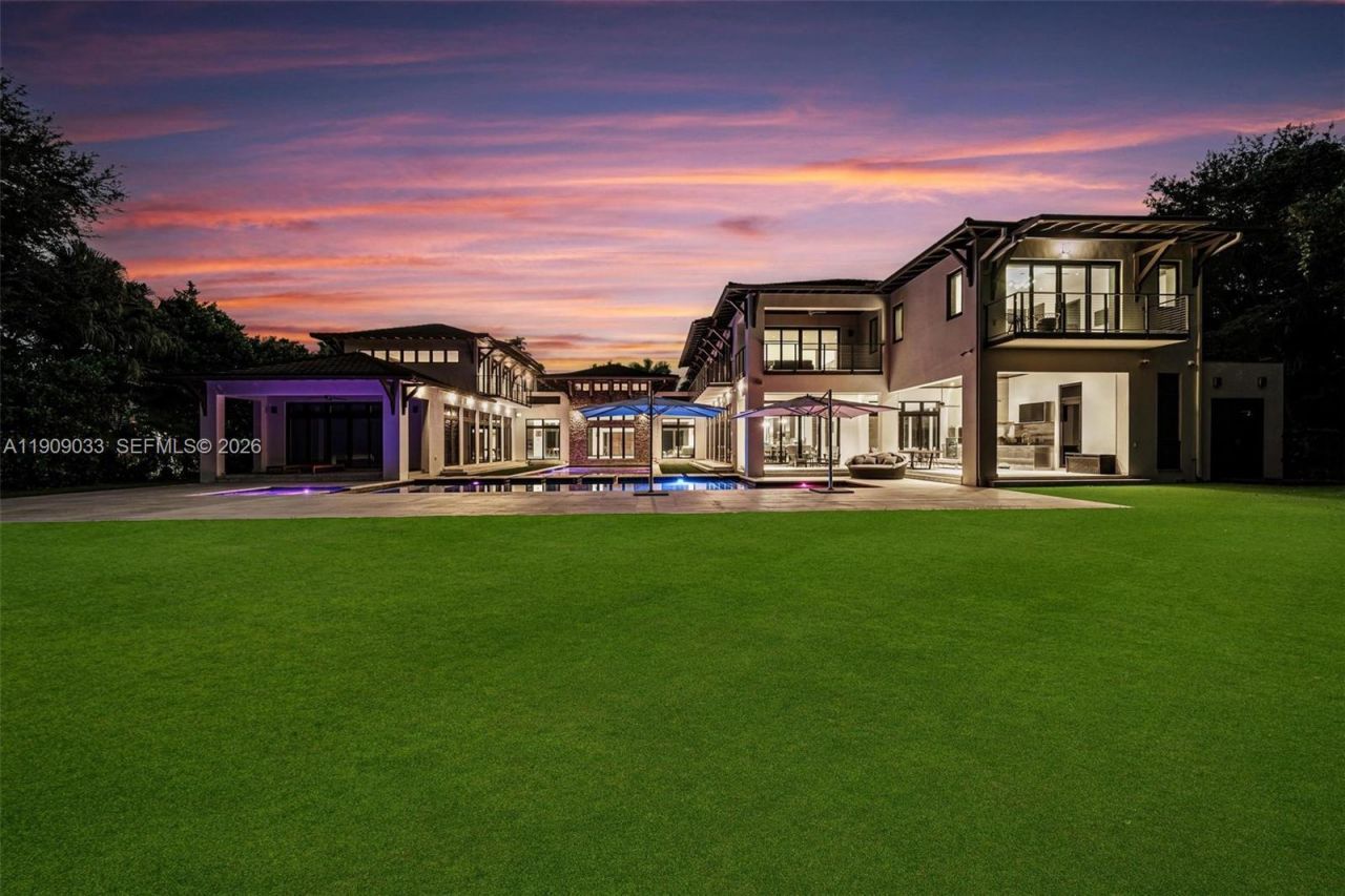 8961 SW 62nd Ct, Pinecrest, FL 33156 Photo