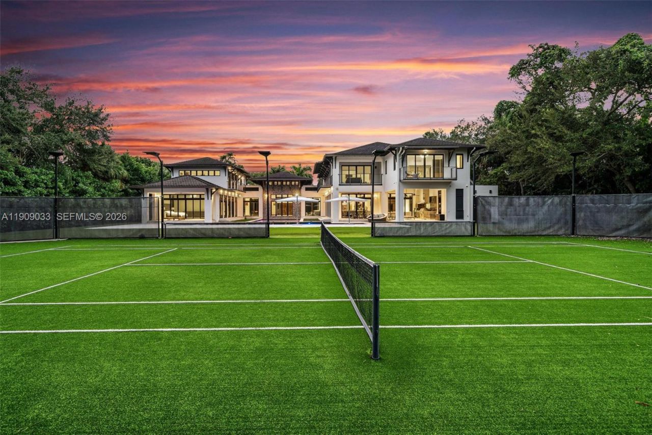 8961 SW 62nd Ct, Pinecrest, FL 33156 Photo