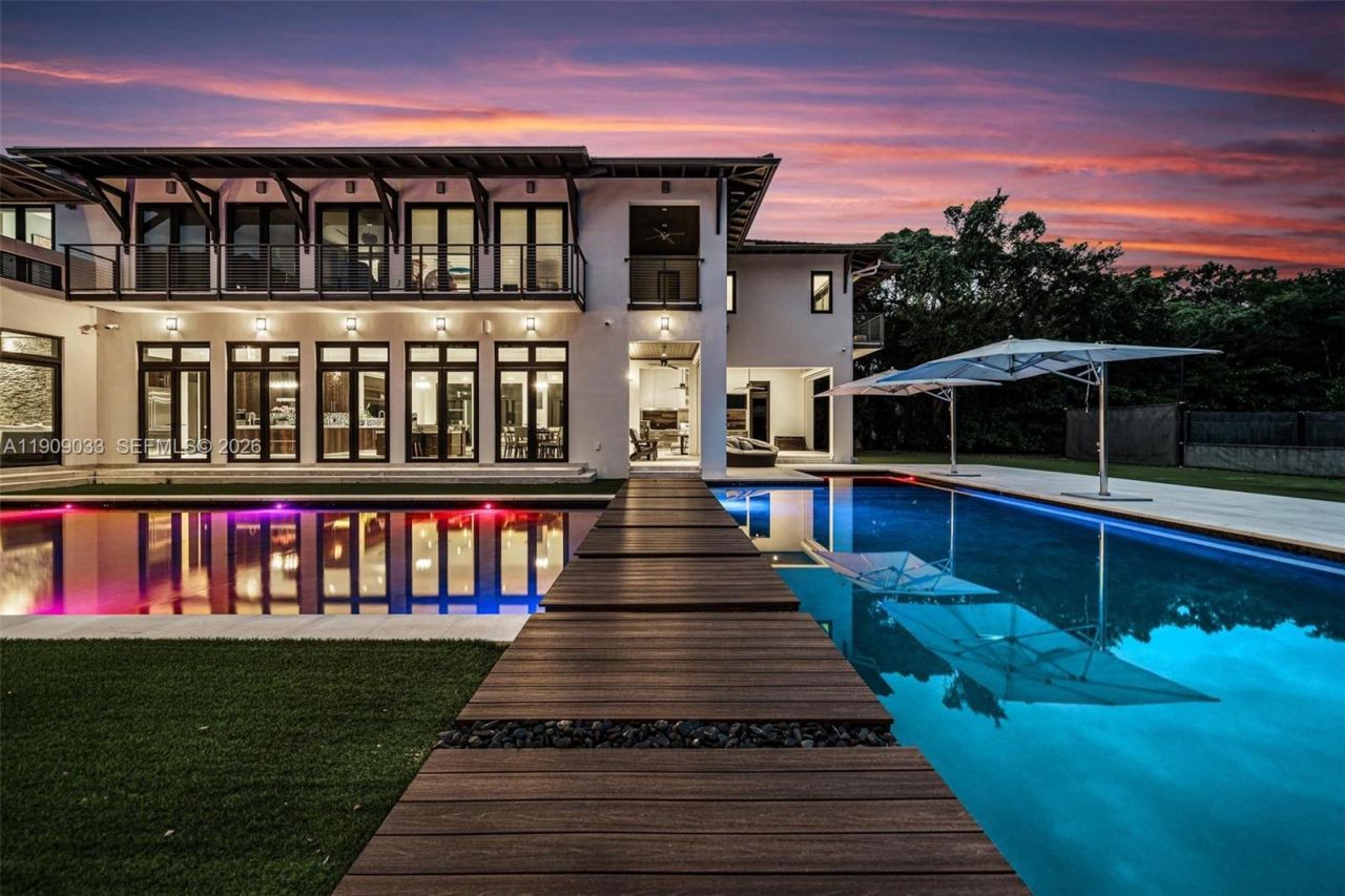 8961 SW 62nd Ct, Pinecrest, FL 33156 Photo