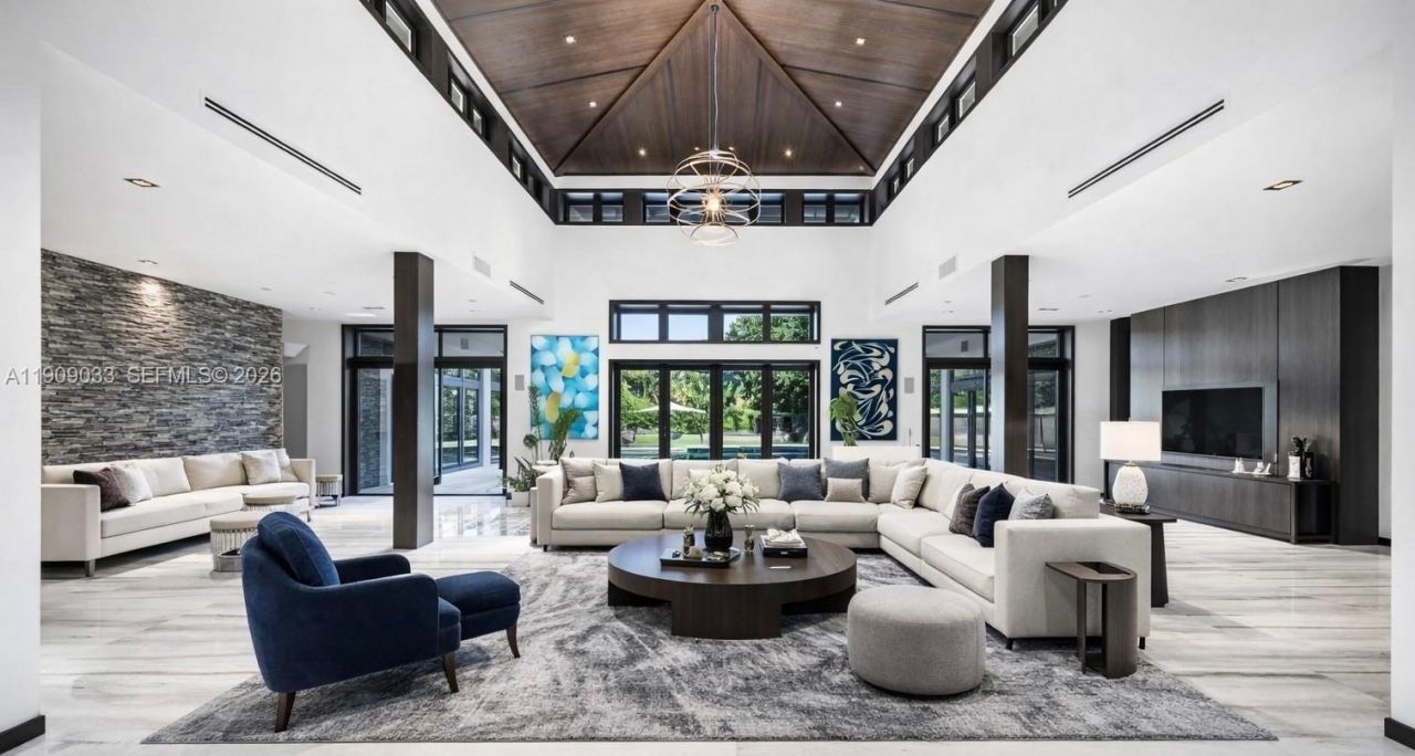 8961 SW 62nd Ct, Pinecrest, FL 33156 Photo