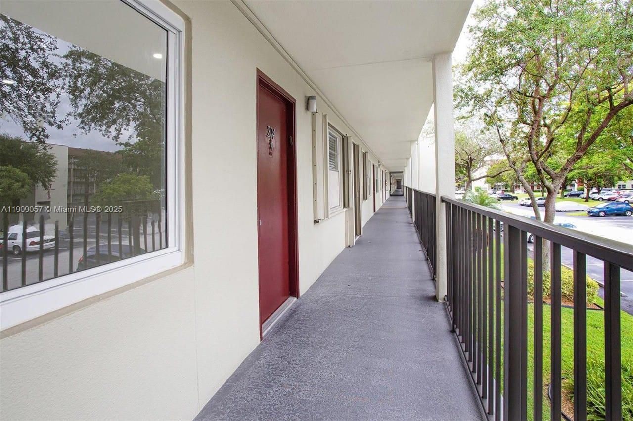 13250 SW 7th Ct, Unit 204L, Pembroke Pines, FL 33027 Photo