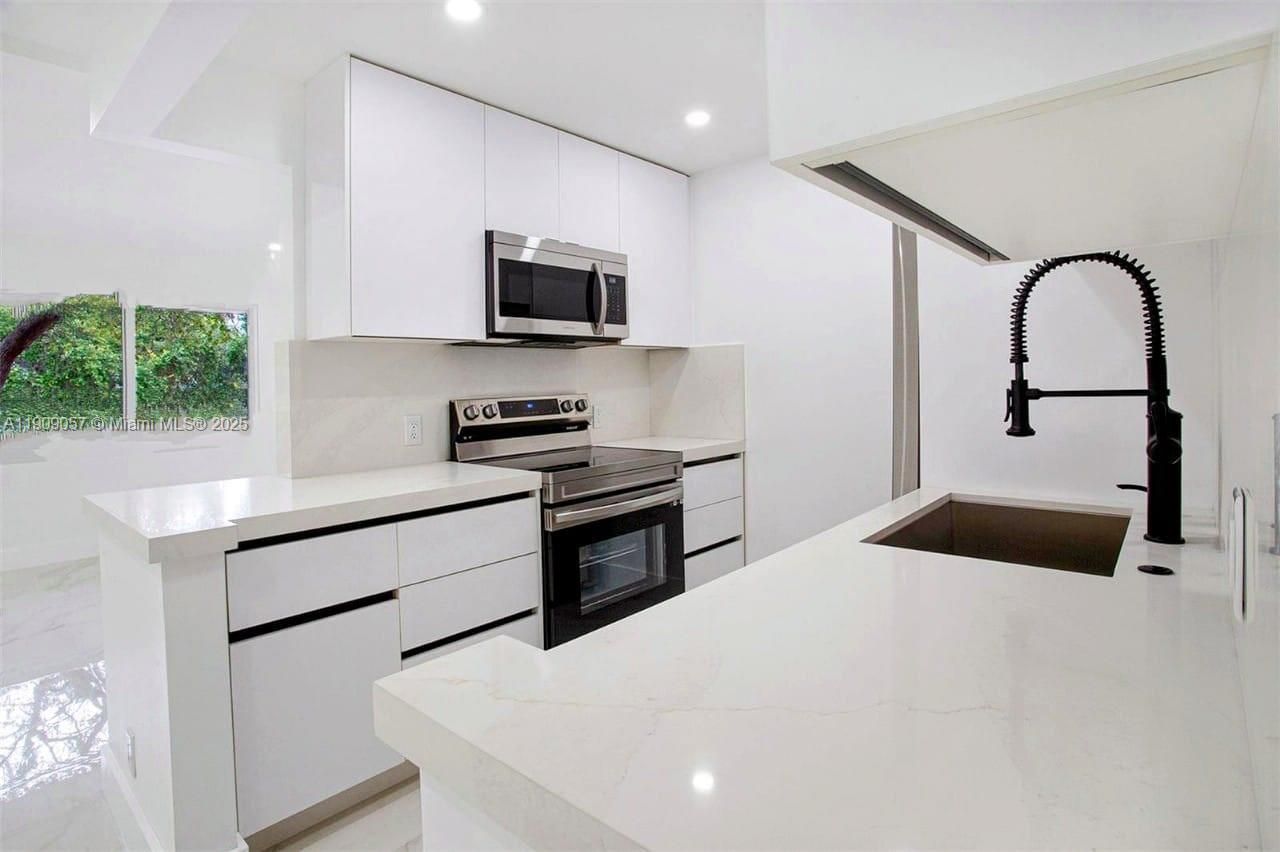 13250 SW 7th Ct, Unit 204L, Pembroke Pines, FL 33027 Photo